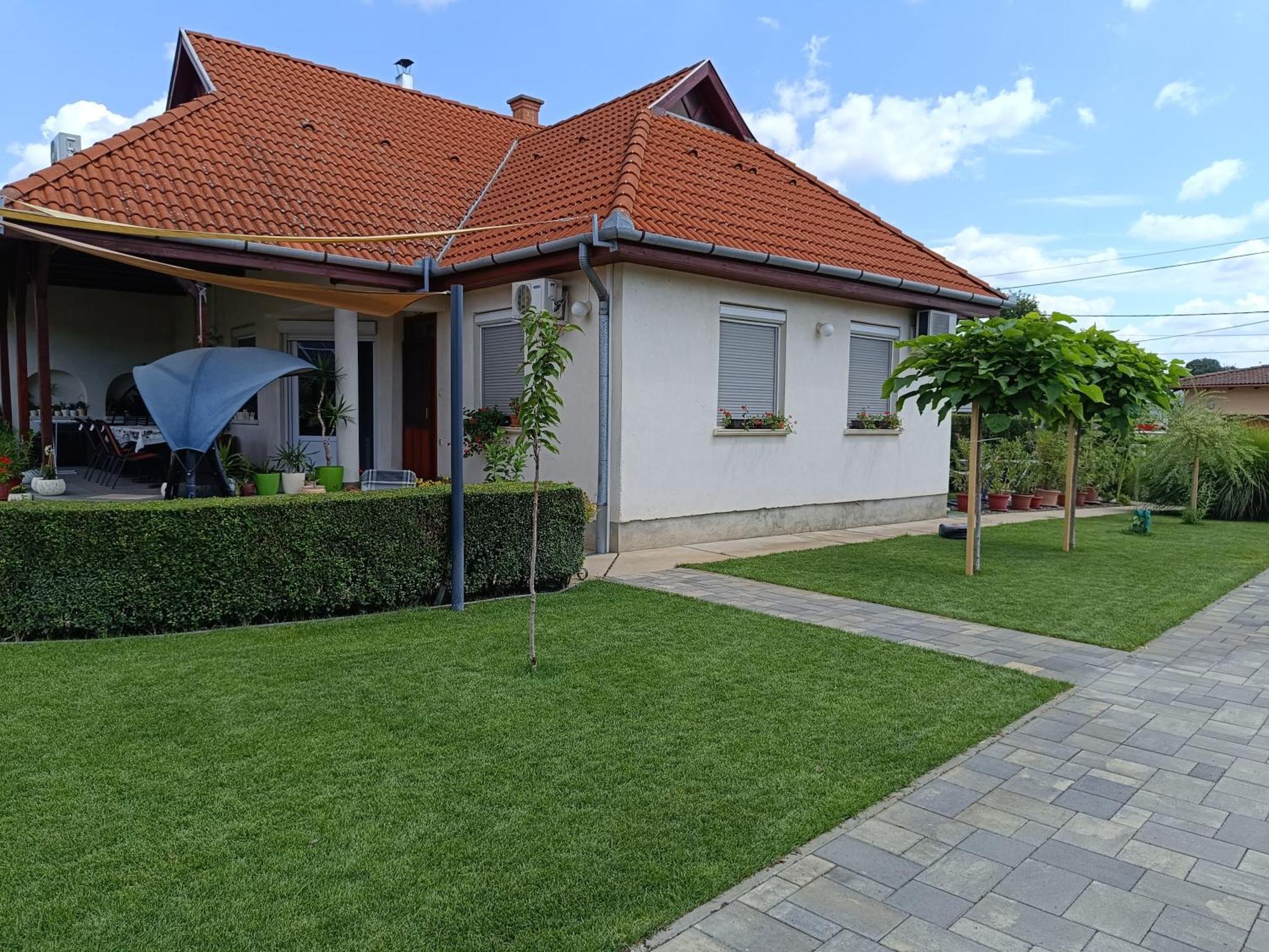 Nemeti Apartmanhaz Appartement Hajdúszoboszló Buitenkant foto